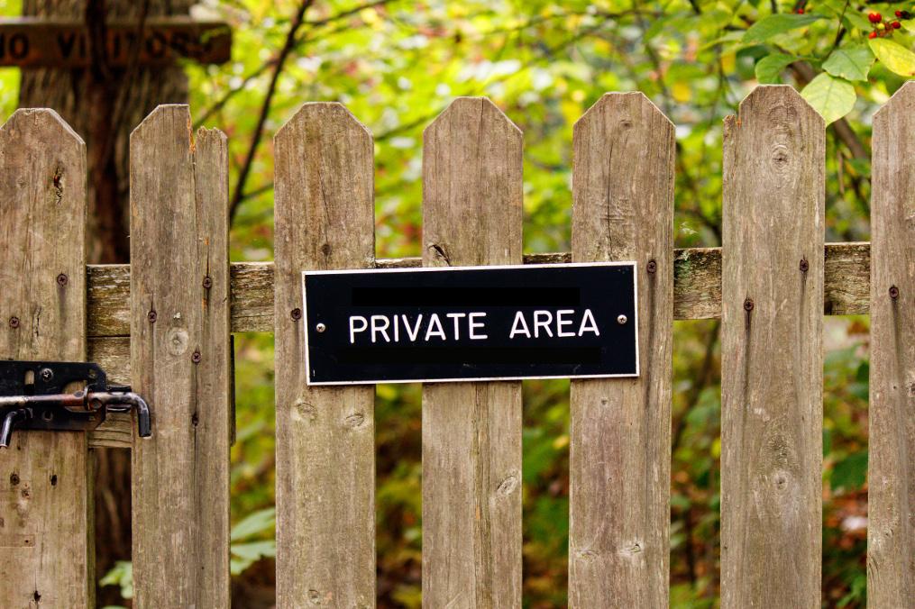 LiteSpeed Cache for WordPress and the GDPR: Private area sign on a fence